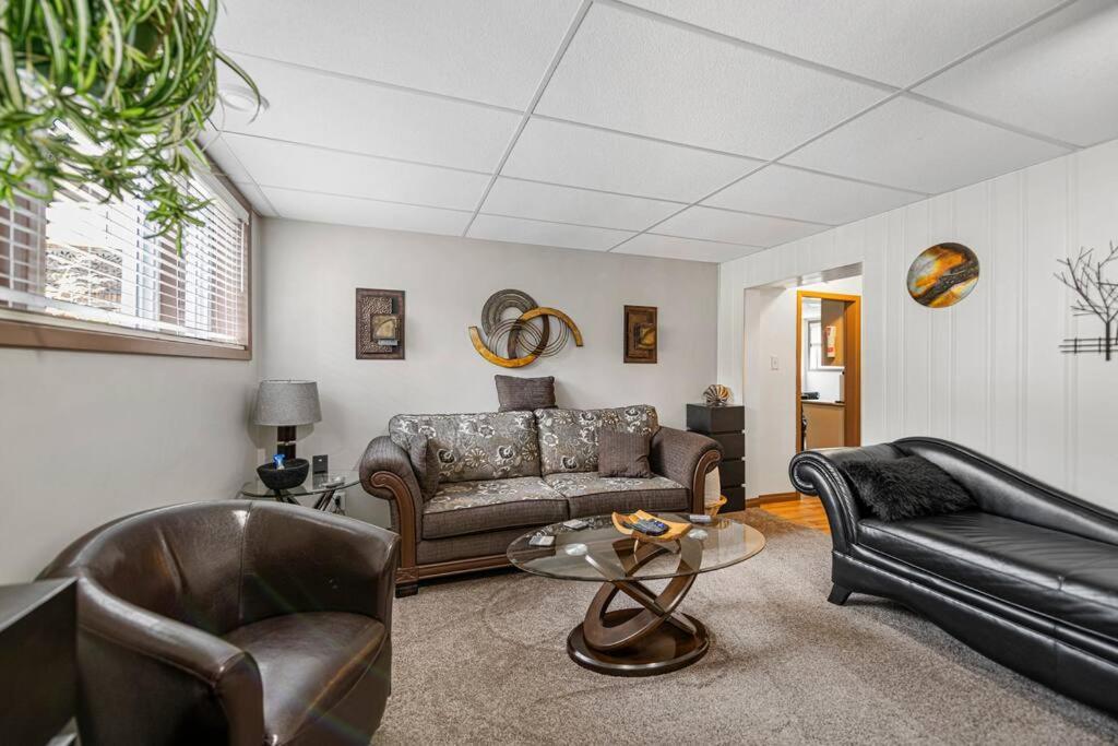 Yeg Chic Luxury Accommodation Edmonton Exterior foto